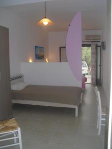 a bedroom with a bed in a room with a window at Guesthouse Irene in Afissos