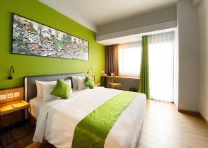 Letto o letti in una camera di RV Hotel Gianyar