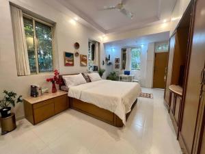 a bedroom with a large bed in a room at Arora Bhavan Studio 1A, Khar West by Connekt Homes in Mumbai