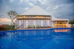 Piscina di RV Hotel Gianyar o nelle vicinanze