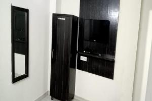 TV a/nebo společenská místnost v ubytování Hotel AV International Near New Delhi Railway Station, Paharganj + 16 fotografií