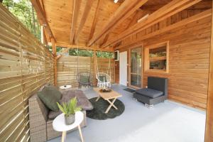 Gallery image of Magic new cozy tiny house at private lake in Řehenice +25 photos