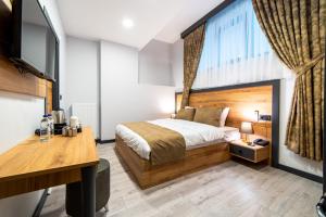 Кровать или кровати в номере Sirius Otel İstanbul