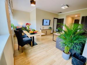 Televízia a/alebo spoločenská miestnosť v ubytovaní Hotel CONRAD Comfort