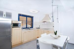 A kitchen or kitchenette at Meloneras Bay Suites