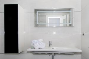 A bathroom at Meloneras Bay Suites