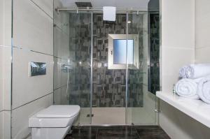 A bathroom at Meloneras Bay Suites