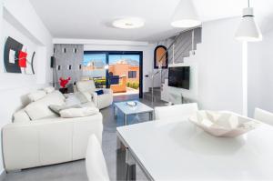 A television and/or entertainment centre at Meloneras Bay Suites