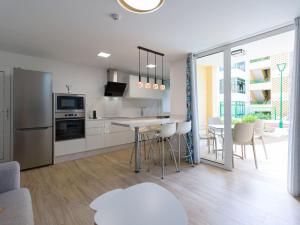 A kitchen or kitchenette at Olas Suites Playa del Ingles