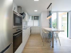 A kitchen or kitchenette at Olas Suites Playa del Ingles