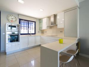 A kitchen or kitchenette at Meloneras Bay Suites