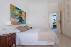 A bed or beds in a room at Tauro Villas Deluxe Még 37 kép