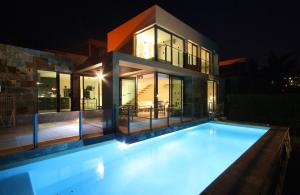 Basen w obiekcie Salobre Villas Deluxe lub w pobliżu