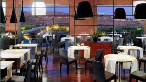 Restauracja lub miejsce do jedzenia w obiekcie Salobre Villas Deluxe