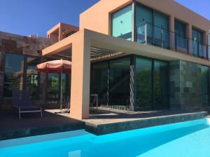 Basen w obiekcie Salobre Villas Deluxe lub w pobliżu