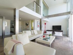 TV a/nebo společenská místnost v ubytování Oasis Villas Maspalomas