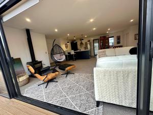 a bedroom with a bed and a living room at Naseby Modern Home in Naseby