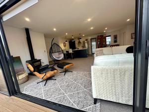Posezení v ubytování Naseby Modern Home