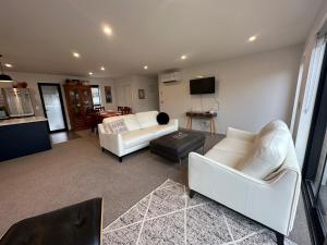 TV a/nebo společenská místnost v ubytování Naseby Modern Home