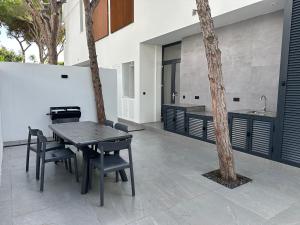 Balkón nebo terasa v ubytování VILLA SARAH Barrosa Playa
