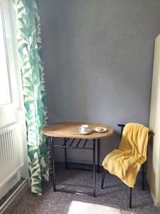 a table and a chair in a room at Dom Polonii w Żytkiejmach in Żytkiejmy