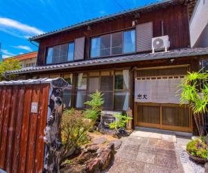 Ōbe忠大　的一栋门前有木栅栏的房子