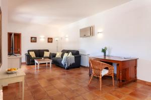 Posezení v ubytování Sa Bassa - country house close to the village