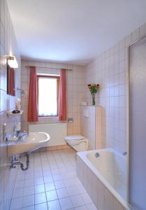 Koupelna v ubytování Zillertal Apartments + 27 fotografií
