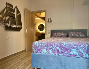 Postel nebo postele na pokoji v ubytování Loutraki apARTment