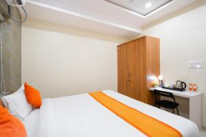 Postel nebo postele na pokoji v ubytování Hotel Iris Atnest Madhapur - A Business Hotel