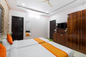 Postel nebo postele na pokoji v ubytování Hotel Iris Atnest Madhapur - A Business Hotel