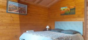 Postel nebo postele na pokoji v ubytování Chambre La Caunette