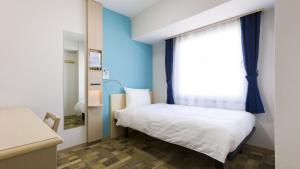 Toyoko Inn Tokyo Keio-sen Higashi-fuchu-eki Kita-guchi 객실 침대