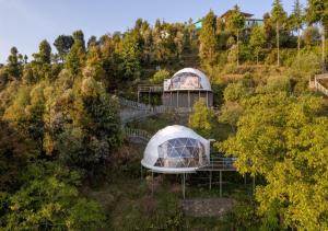 Avalon Cottages, Kanatal by Leisure Hotels外面的花园