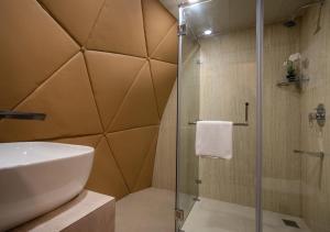 Avalon Cottages, Kanatal by Leisure Hotels的一间浴室
