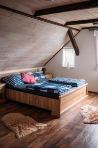 a bedroom with a large bed in a attic at Chata Fajfrtka in Janov nad Nisou