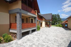 Budova, v ktorej sa apartmán nachádza
