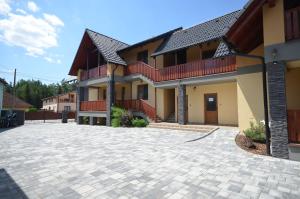 Budova, v ktorej sa apartmán nachádza