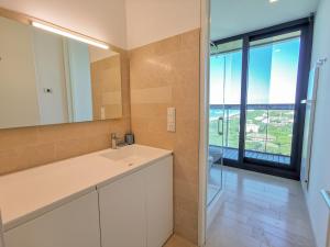 Et badeværelse på Merville family apartment + 34 billeder