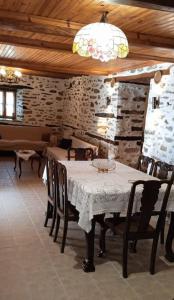 Restaurant ou autre lieu de restauration dans l'établissement Αρχοντικό Θεανώ 1 Archontiko Theano 1