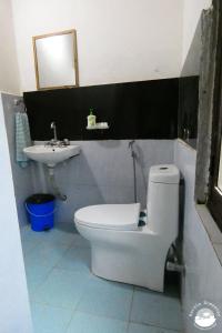 Koupelna v ubytování Bardia Homestay Pvt. Ltd.
