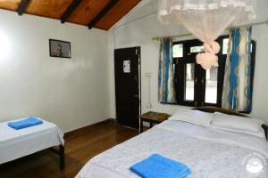 Postel nebo postele na pokoji v ubytování Bardia Homestay Pvt. Ltd.