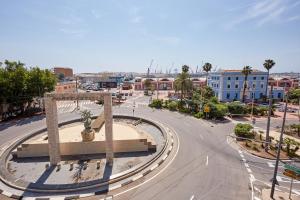 an empty street with a statue in the middle of a city at Hotel DL Port in Castellón de la Plana