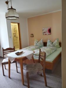 Postel nebo postele na pokoji v ubytování Haus an der Sonne FeWo 1