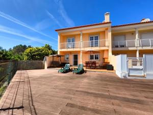 a large patio in front of a house at Vila Limoeiro in Salir de Porto