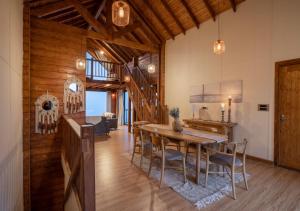 Avalon Cottages, Kanatal by Leisure Hotels的休息区
