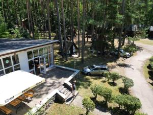 an aerial view of a house and a car in the woods at JABŁONKOWY LAS Stanica Wodna PTTK in Stare Jabłonki