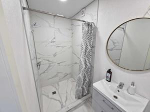 Ванная комната в 2rest +37 фотографий