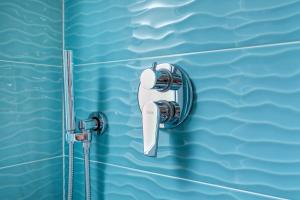 Koupelna v ubytování Prada & Bocconi - Cozy Studio, Fast WiFi, Tram + 11 fotografií