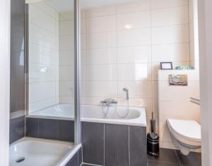Ένα μπάνιο στο Bed & Breakfast Huys aan zee +34 φωτογραφίες